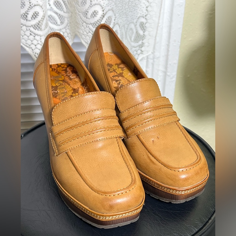 KORKS Womens Brown Penny Platform Loafer Pump